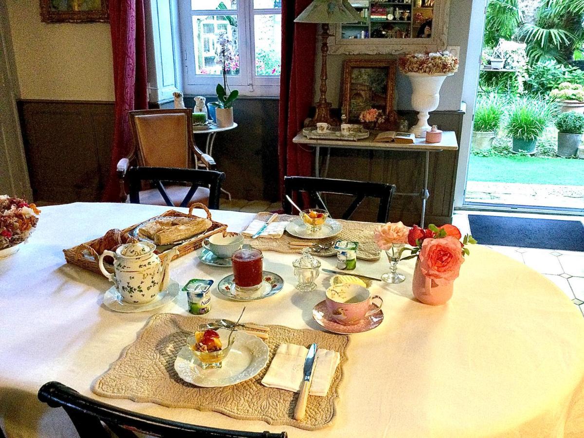 L'Orangerie Du General Bed & Breakfast Saint-Jean-dʼAngély Dış mekan fotoğraf